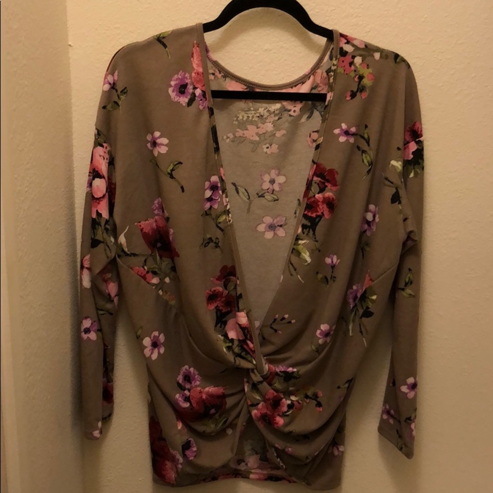 Reversible shrug